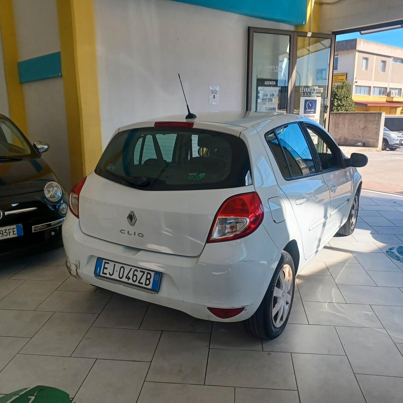NEOPATENTATI CLIO 1.2 AFFIDABILE GARANZIA 12 MESI