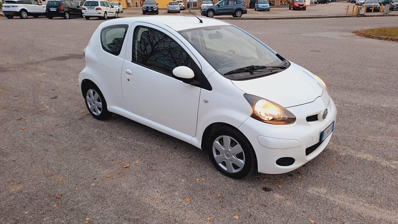 Toyota Aygo 1.4 diesel SOLO 120.000 KM UNICOPROPRIETARIO