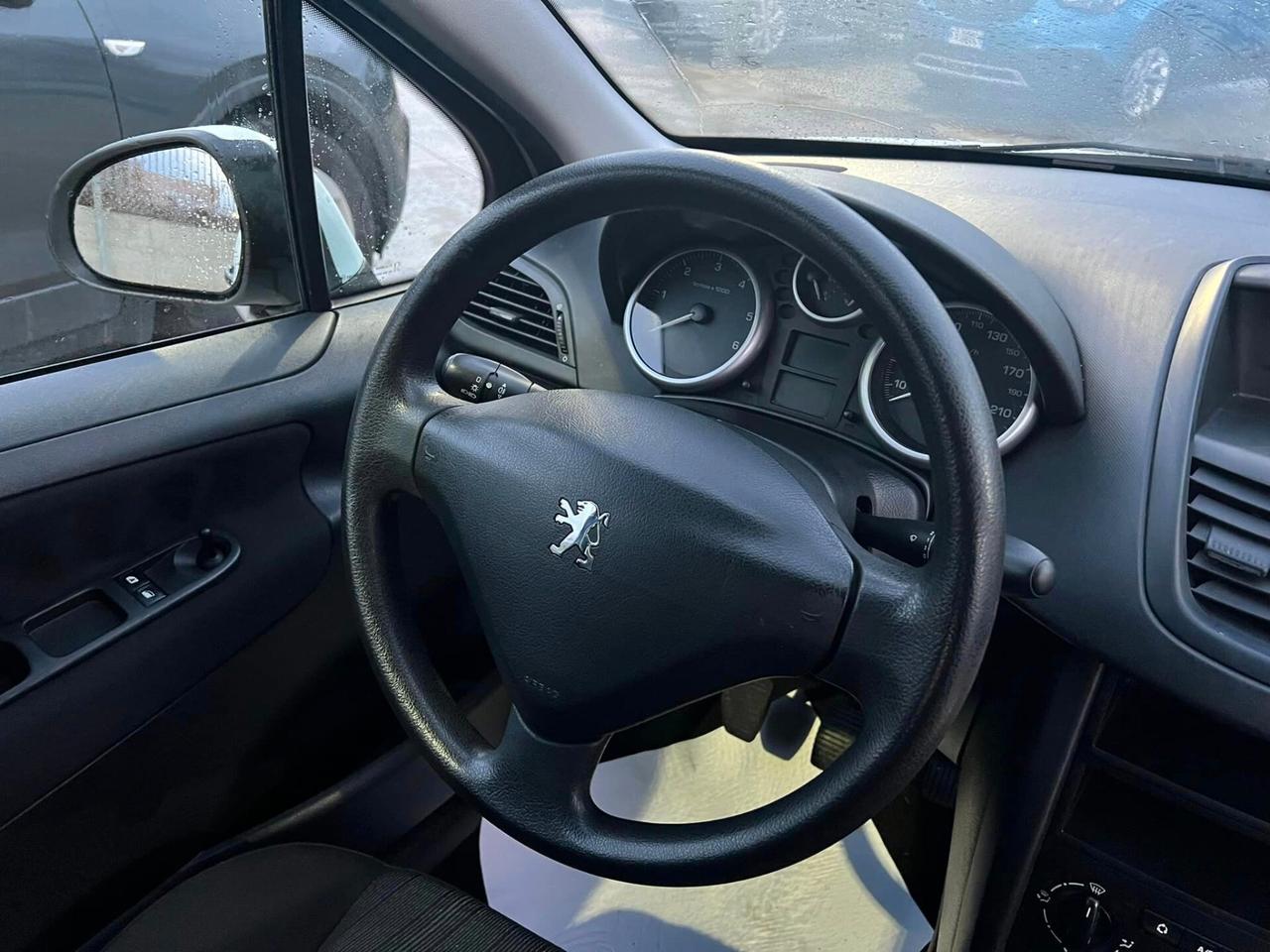 Peugeot 207 1.4 HDi 70CV 3p. -VAN-
