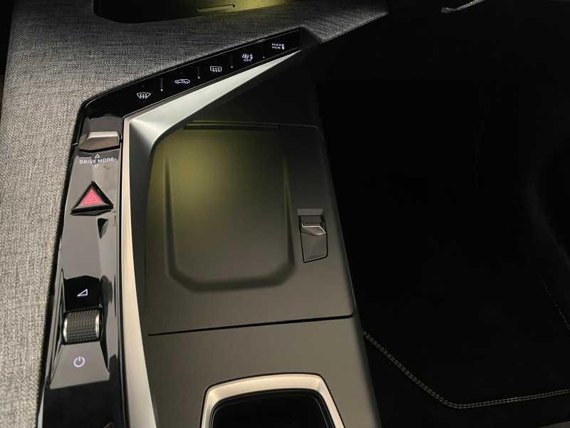 PEUGEOT Nuovo 5008 Hybrid 136 e-DCS6 GT
