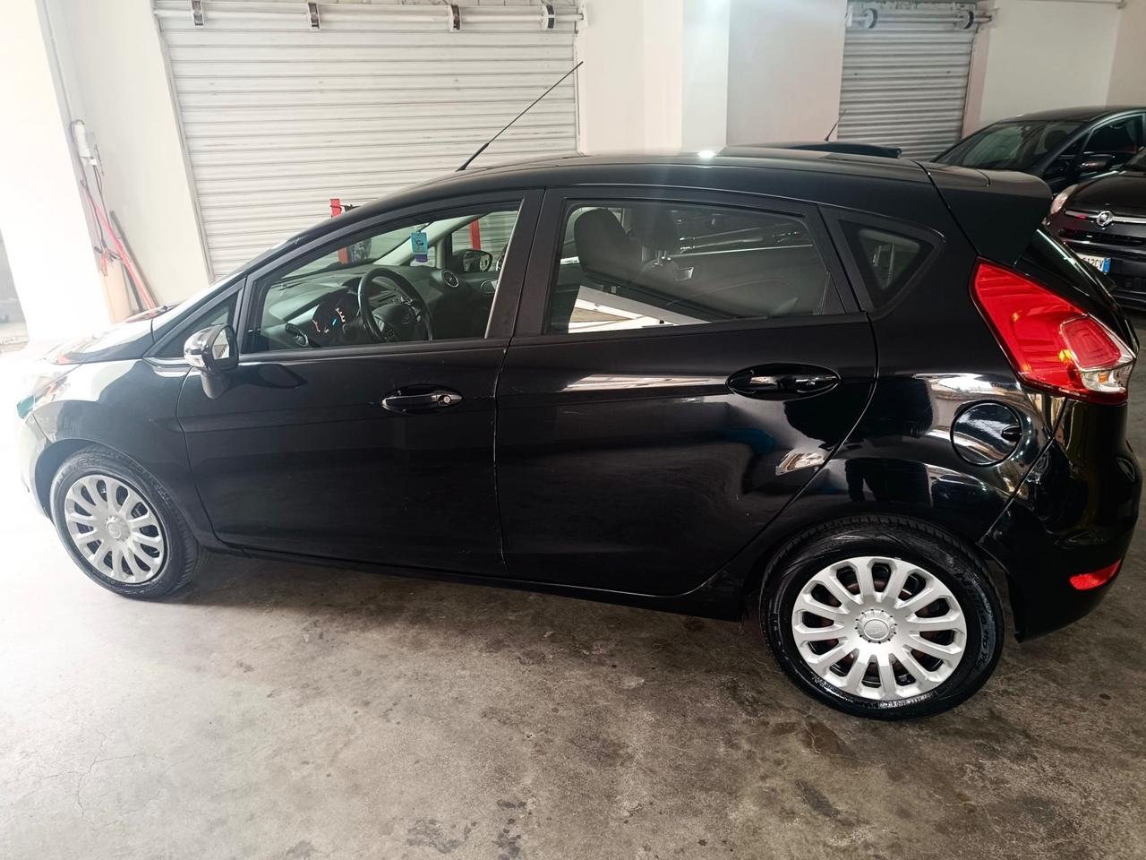 Ford Fiesta 1.5 TDCi 75CV 5 porte Black & White Edition