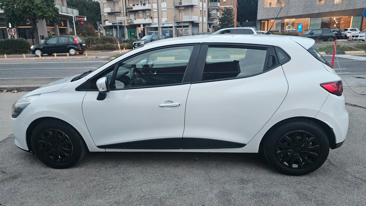 Renault Clio 1.2 75CV 5 porte Costume National