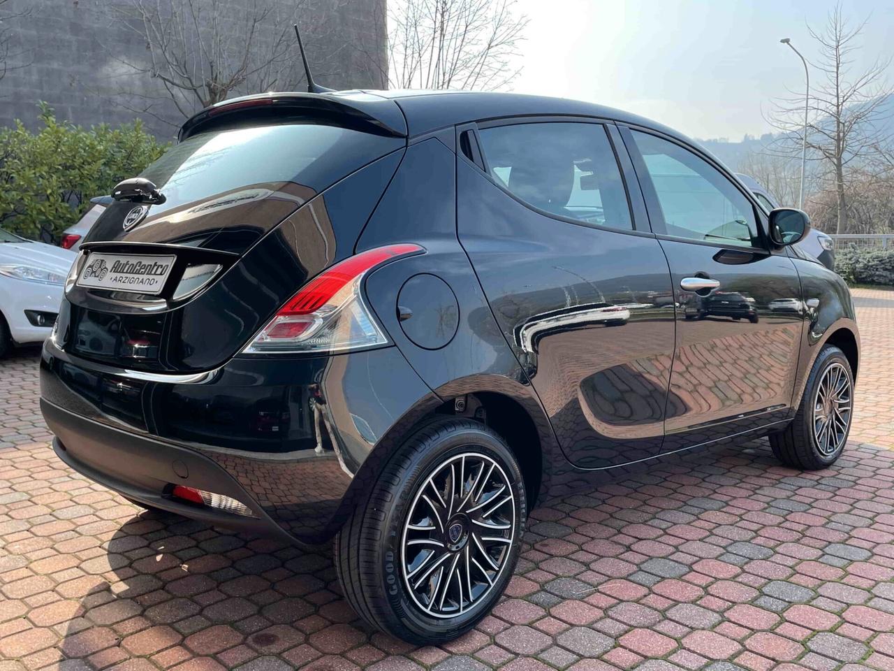 Lancia Ypsilon 1.0 FireFly 5 porte S&S Hybrid Oro