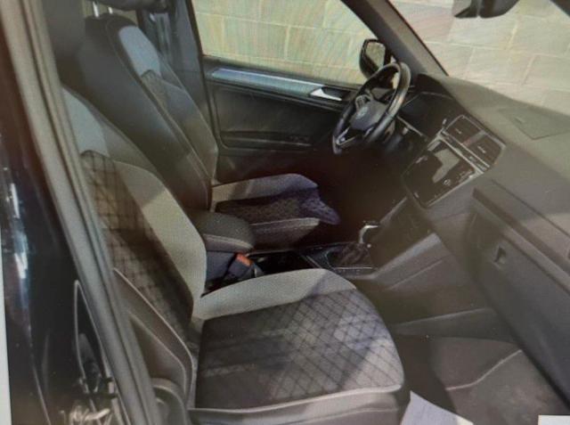 VOLKSWAGEN Tiguan 2.0 TDI 150 CV SCR DSG R-Line *Black Pack*