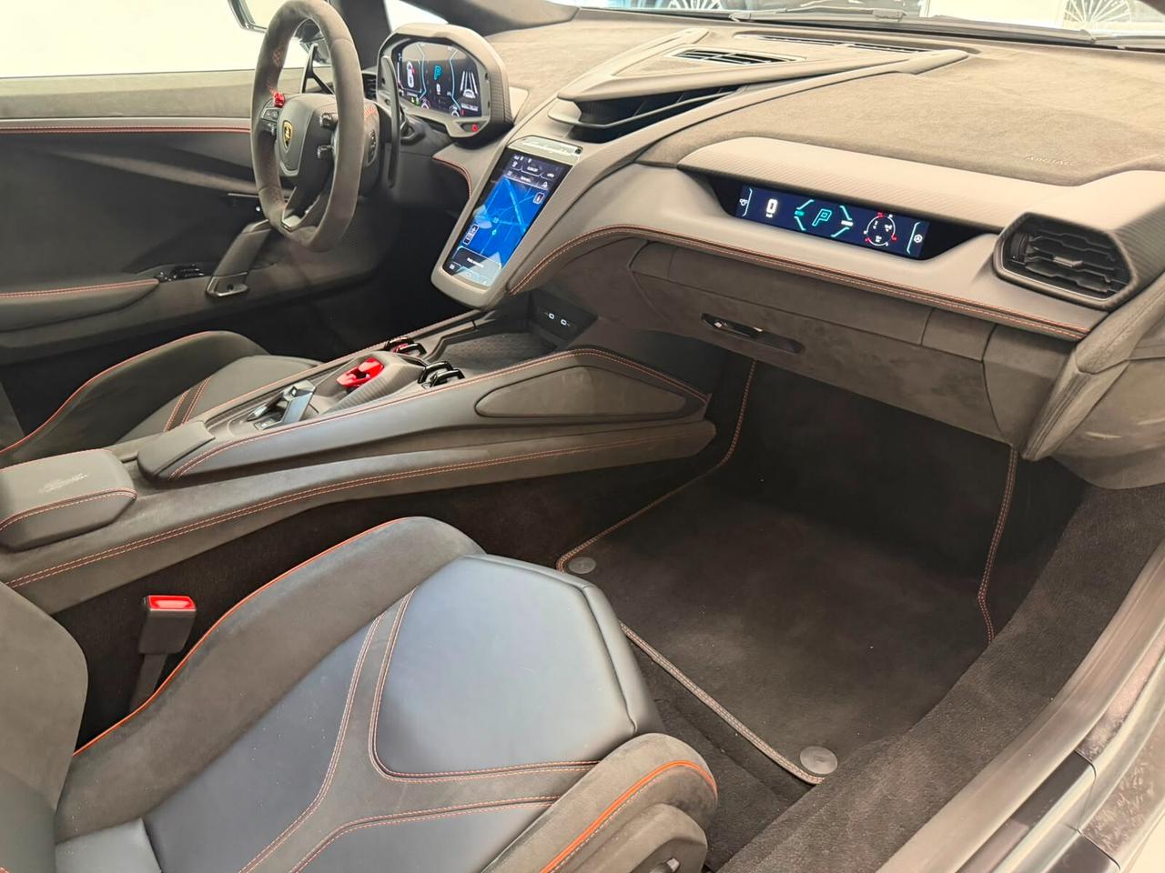 Lamborghini Revuelto Carbon