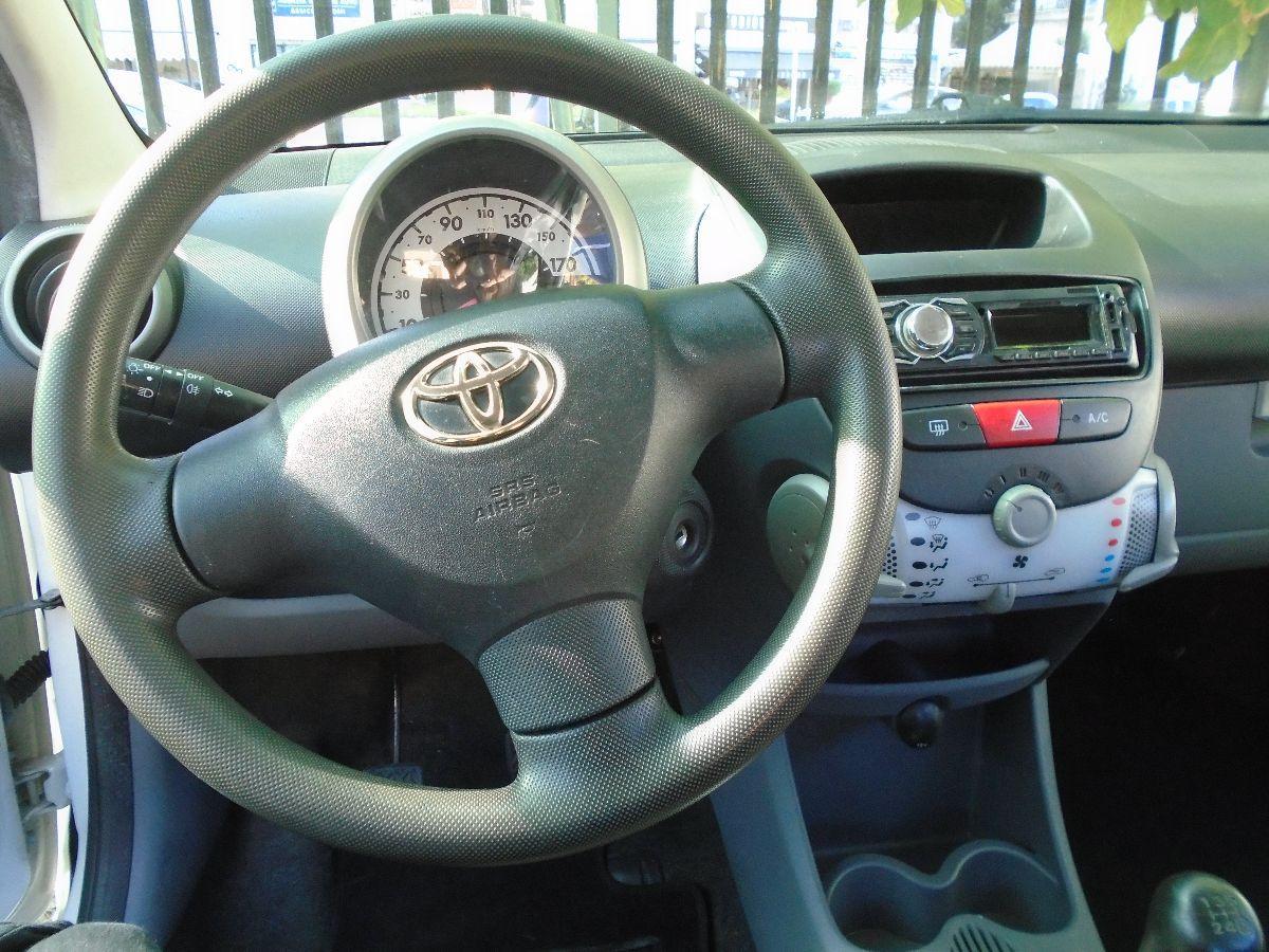 TOYOTA Aygo 12V VVT-i 5 porte Now Connect 120000 KM