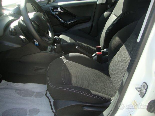Peugeot 208 1.6 Blue-Hdi 75 CV KM.93000