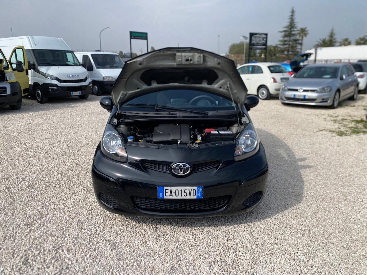 Toyota Aygo 1.0 12V VVT-i 5 porte Sol UNICO PROPIETARIO NEOPATENTATI GARANZIA 12 MESI