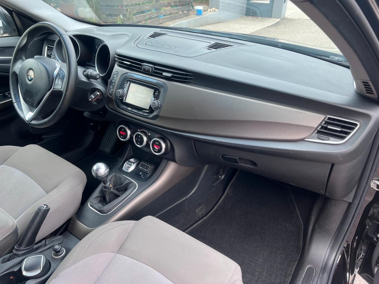 Alfa Romeo Giulietta 1.6 jtdm Distinctive 120cv PDC/CLIMA/TEL/17; PERFETTA!!