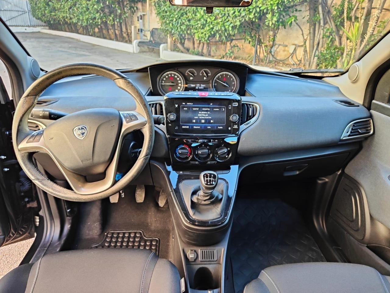 Lancia Ypsilon 1.0 FireFly 5 porte S&S Hybrid Ecochic Gold