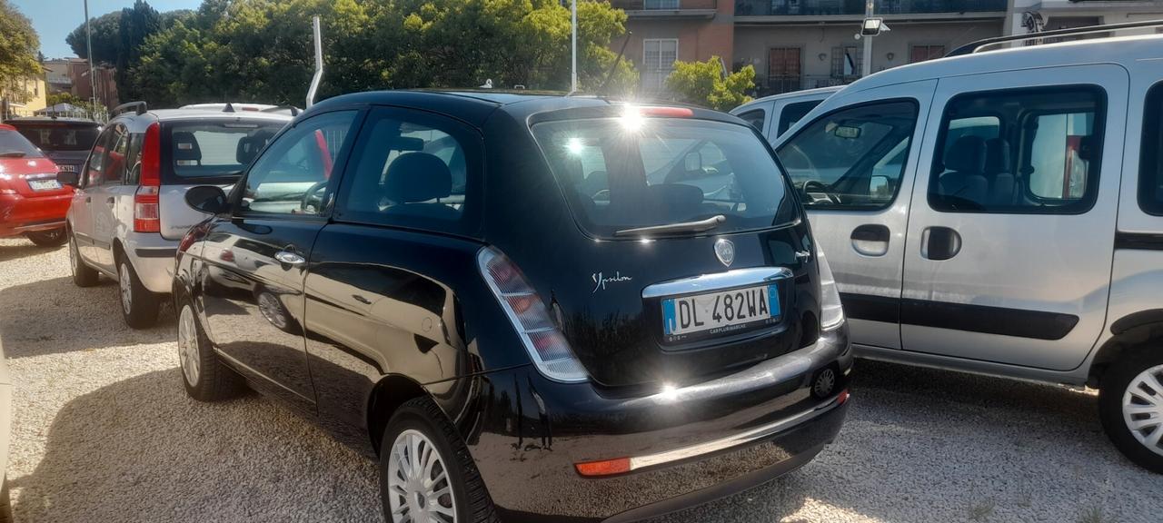 Lancia Ypsilon 1.3 MJT 75 CV Platino