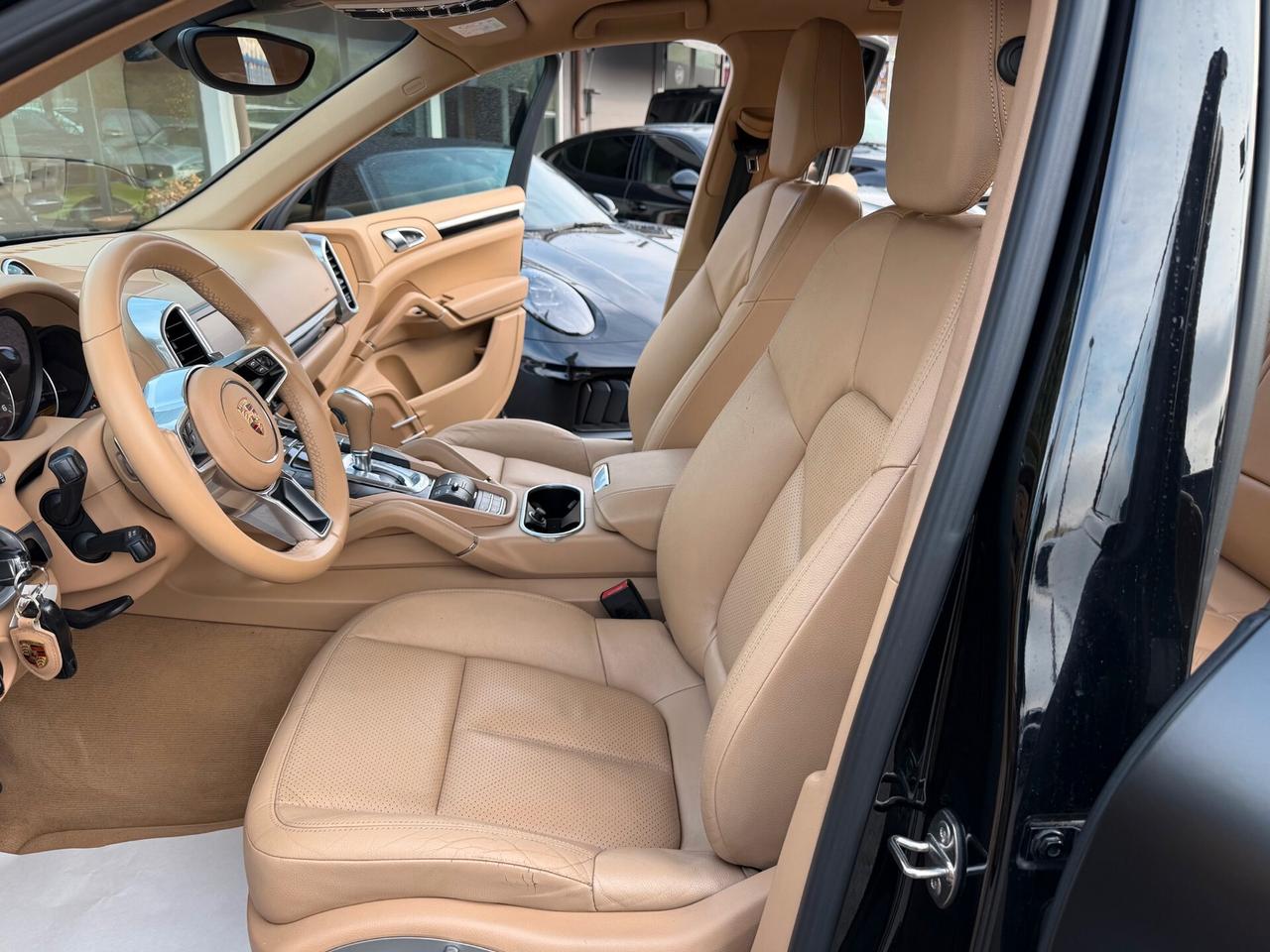 Porsche Cayenne 3.0 Diesel /km docnavi/pelle/chrono/21"