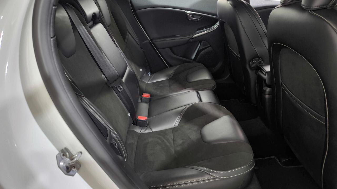 Volvo V40 D2 R-design