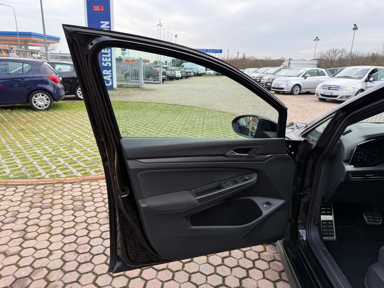 Volkswagen Golf 1.5 eTSI 225 CV EVO ACT DSG R-Line