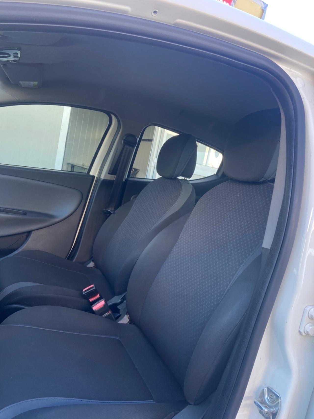 Lancia Ypsilon 1.2 69 CV GPL Ecochic nuova garanzia12