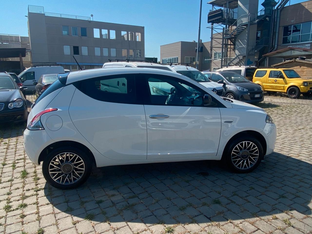 Lancia Ypsilon 1.0 FireFly 5 porte S&S Hybrid Gold Plus