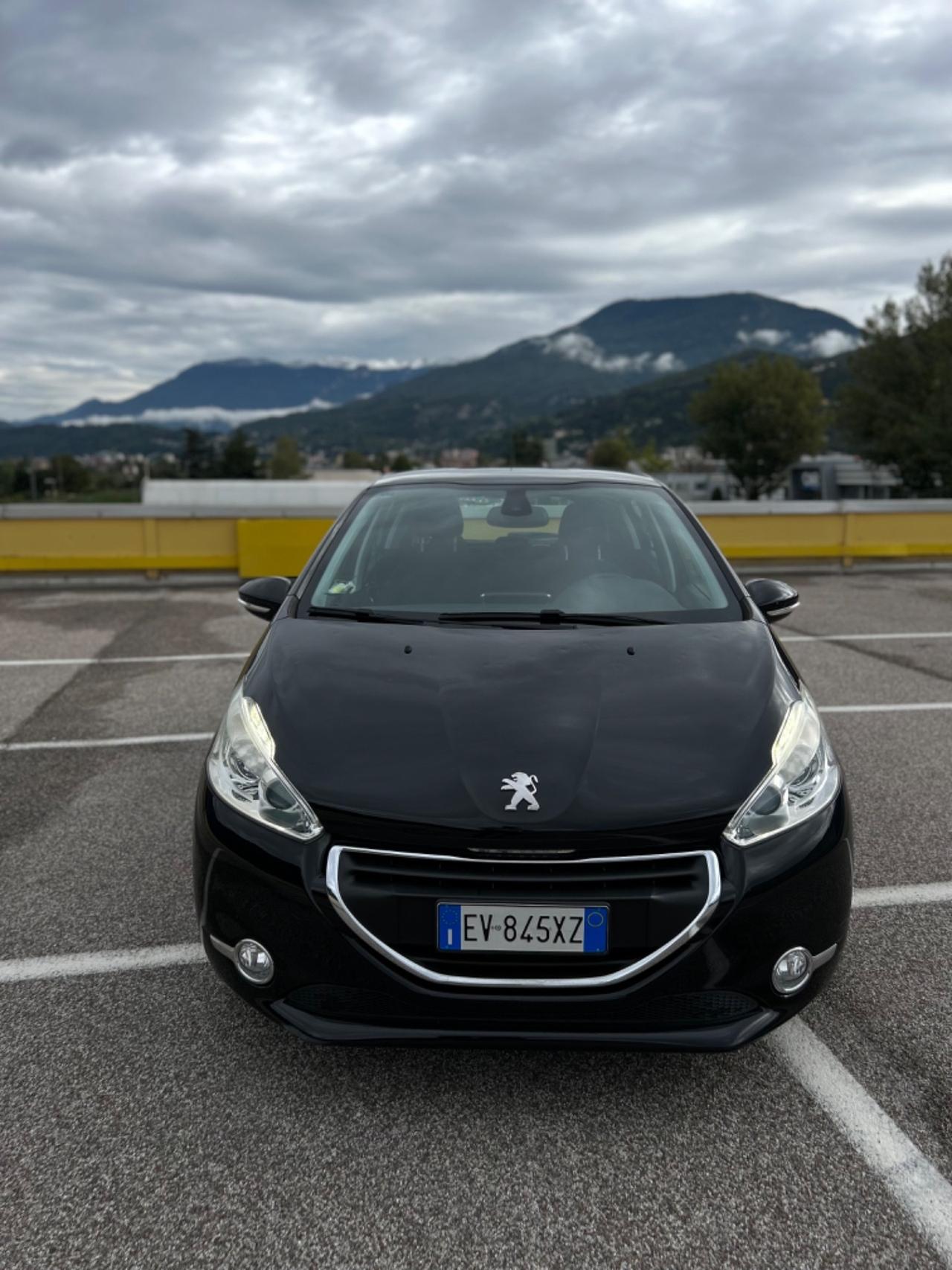 Peugeot 208 1.4 HDi 68 CV Active Neopatentati