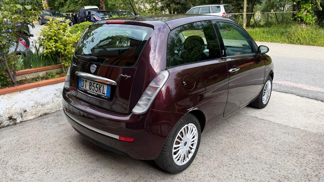 Lancia Ypsilon 1.3 MJT 75 CV Argento