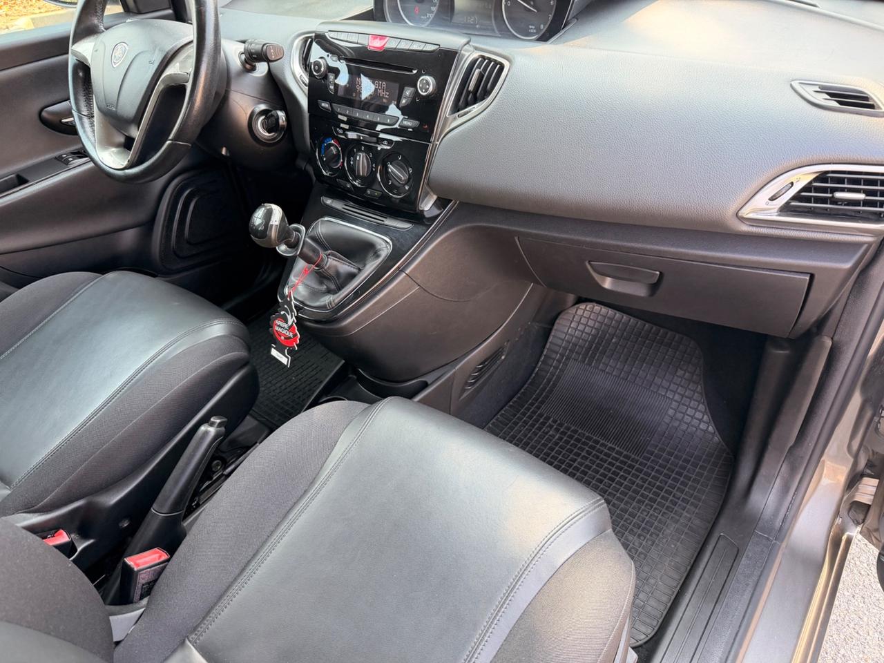 Lancia Ypsilon 1.2 69 CV 5 porte S&S Gold