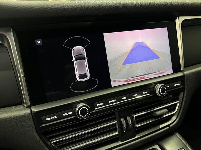 Porsche Macan 2.0 iva esposta