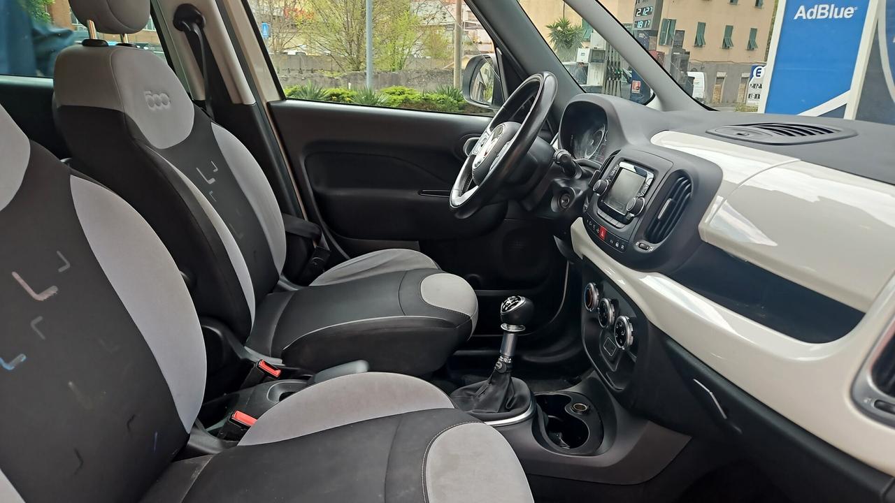 FIAT 500L 1.6 MULTIJET 120CV – UNICO PROPRIETARIO – PARI AL NUOVO Stupenda Fiat 500L 1.6 Multijet 120cv, versione Business, auto davvero introvabile in queste condizioni. Carrozzeria perfetta, senza un segno, interni come nuovi: sembra appena uscita