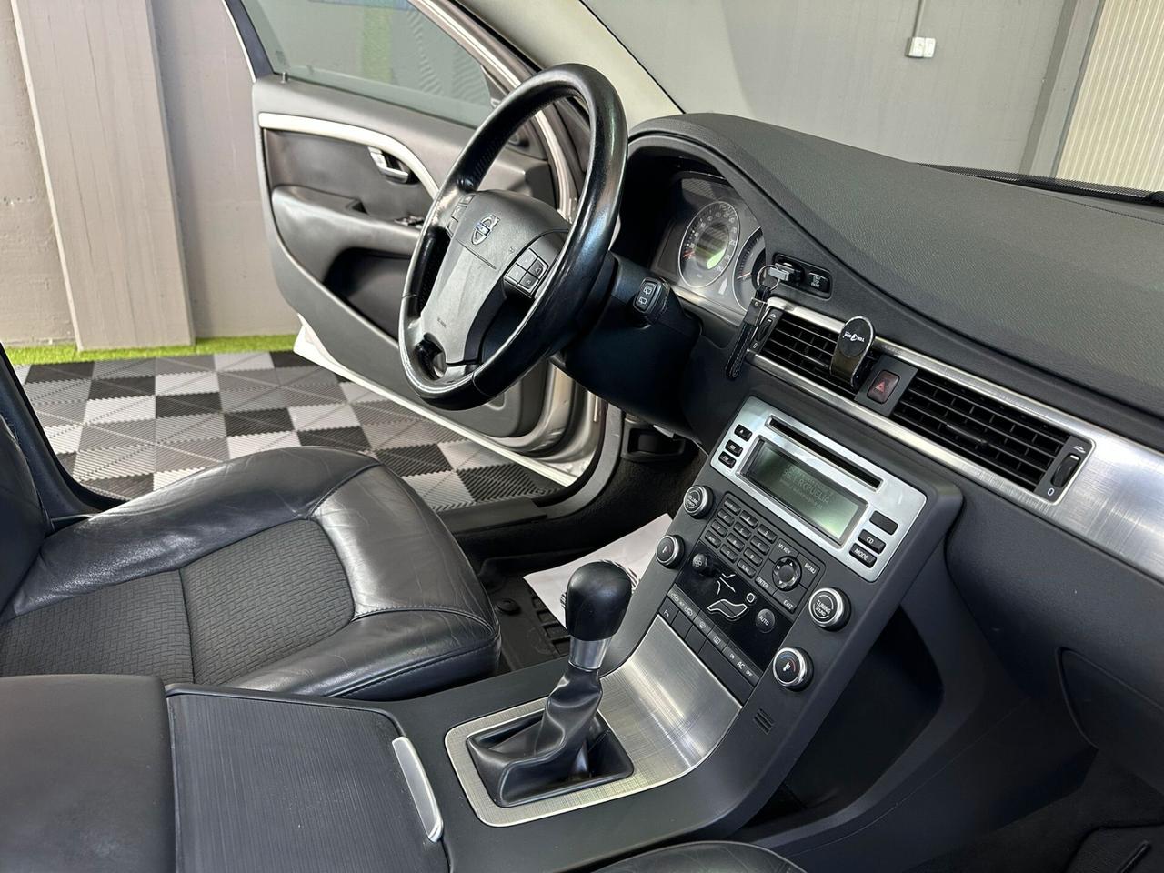 Volvo V70 2.4 D5 Momentum