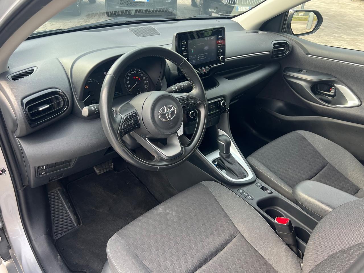 Toyota Yaris 1.5 Hybrid 5 porte Business FINANZIABILE