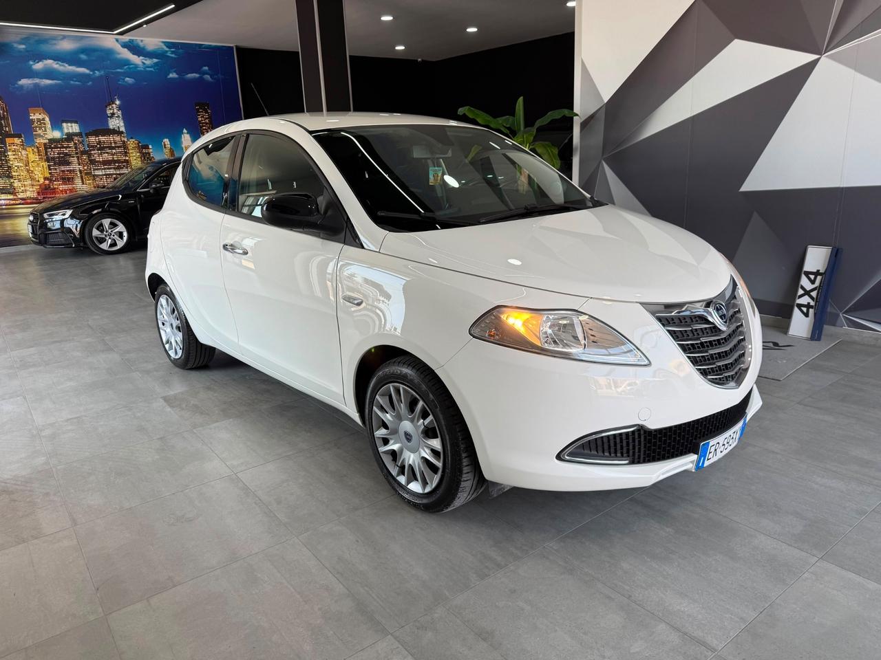 Lancia Ypsilon 1.2 69 CV 5 porte S&S Silver-2013