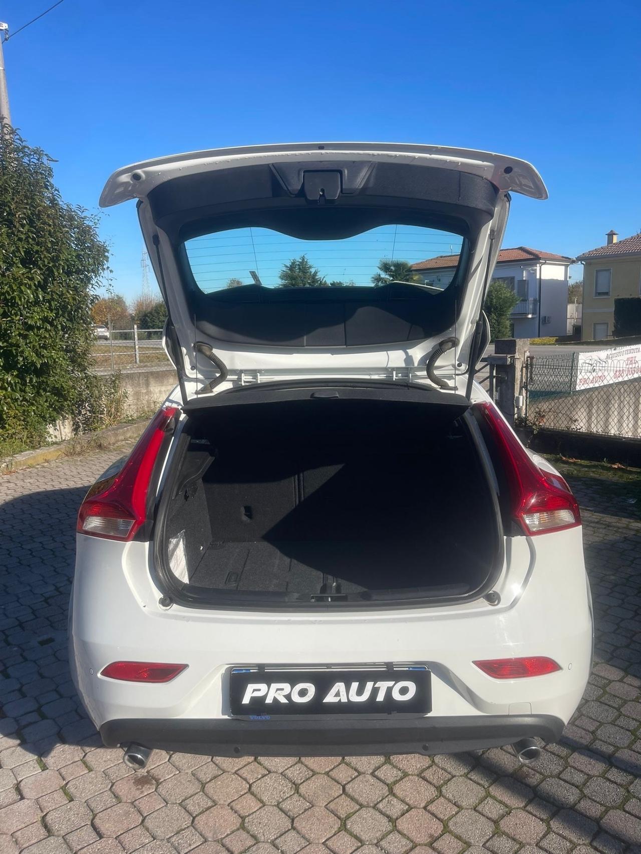 Volvo V40 D2 R-design