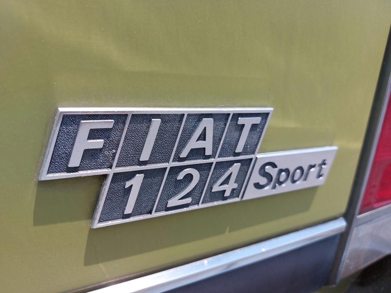 Fiat 124 Coupe 1800 del 1973 con aria-condizionata