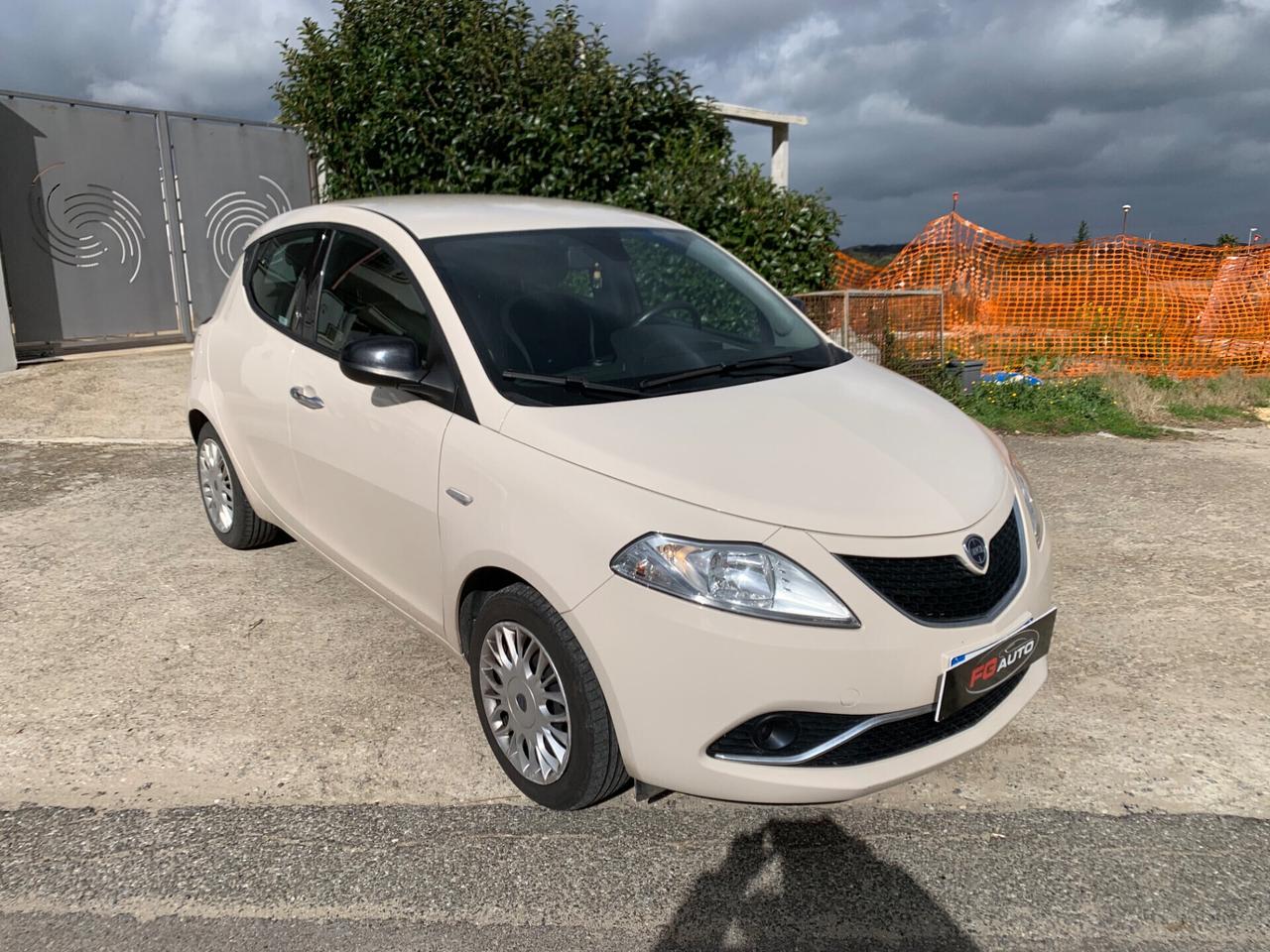Lancia Ypsilon 1.2 69 CV 5 porte Gold