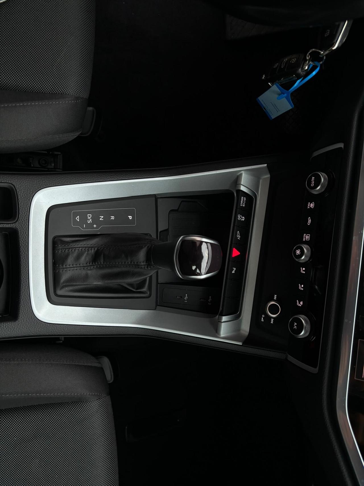 Audi Q3 45 TFSI e S tronic Business