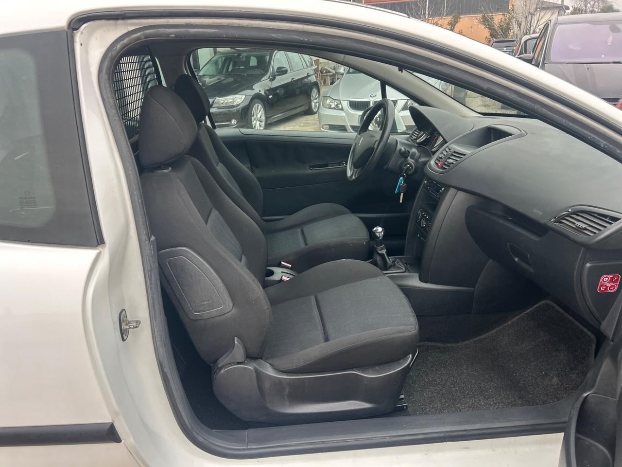 Peugeot 207 1.4 HDi 70CV 3p. XS autocarro