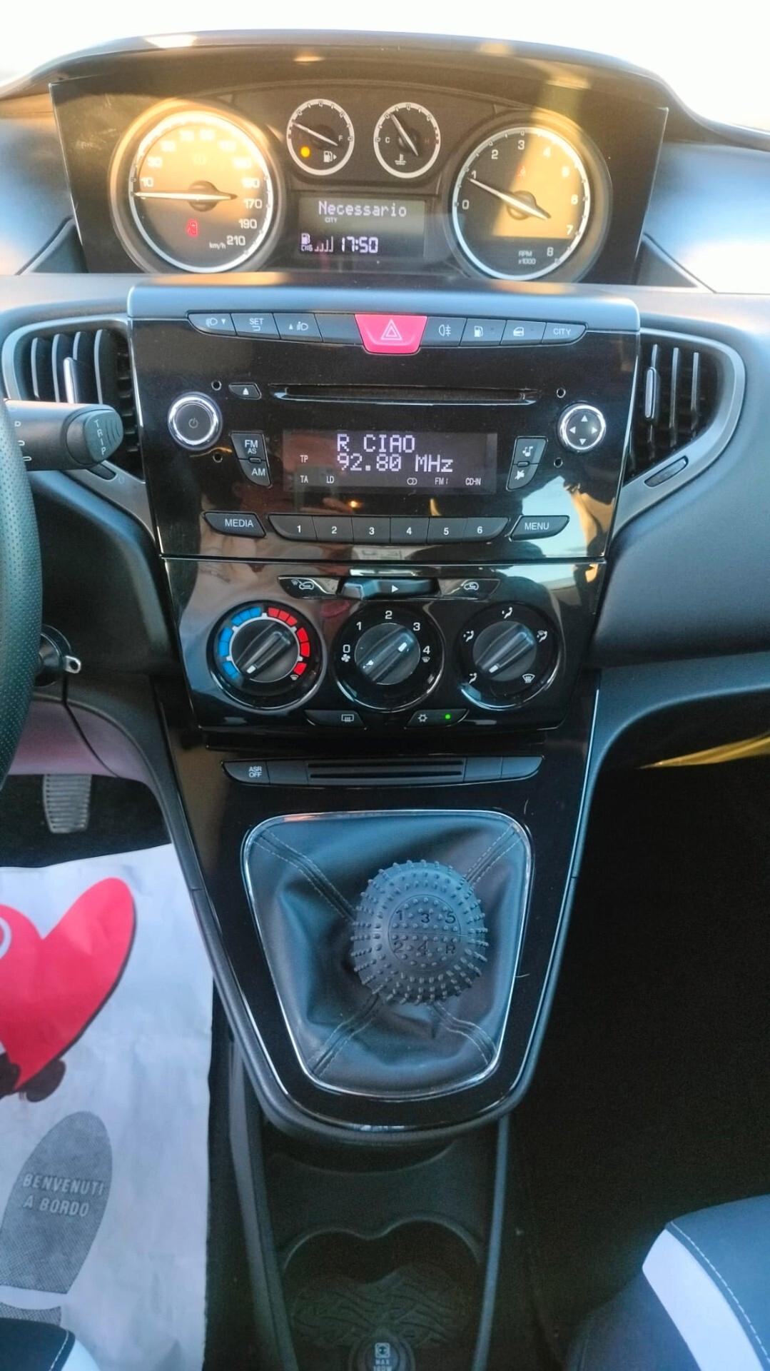Lancia Ypsilon 0.9 TwinAir 85 CV 5 porte Metano Ecochic Elefantino