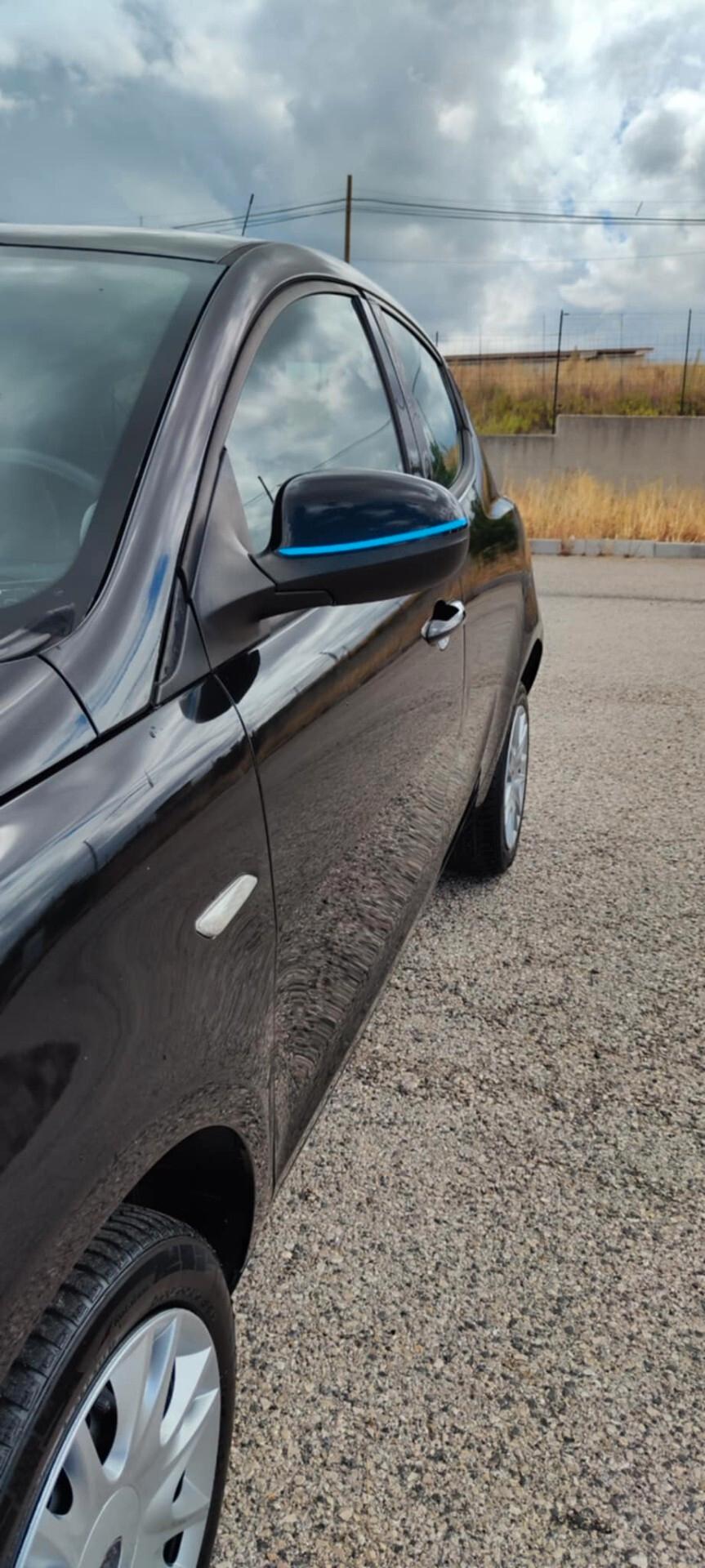 Lancia Ypsilon 0.9 TwinAir 85 CV 5 porte Metano Ecochic Gold