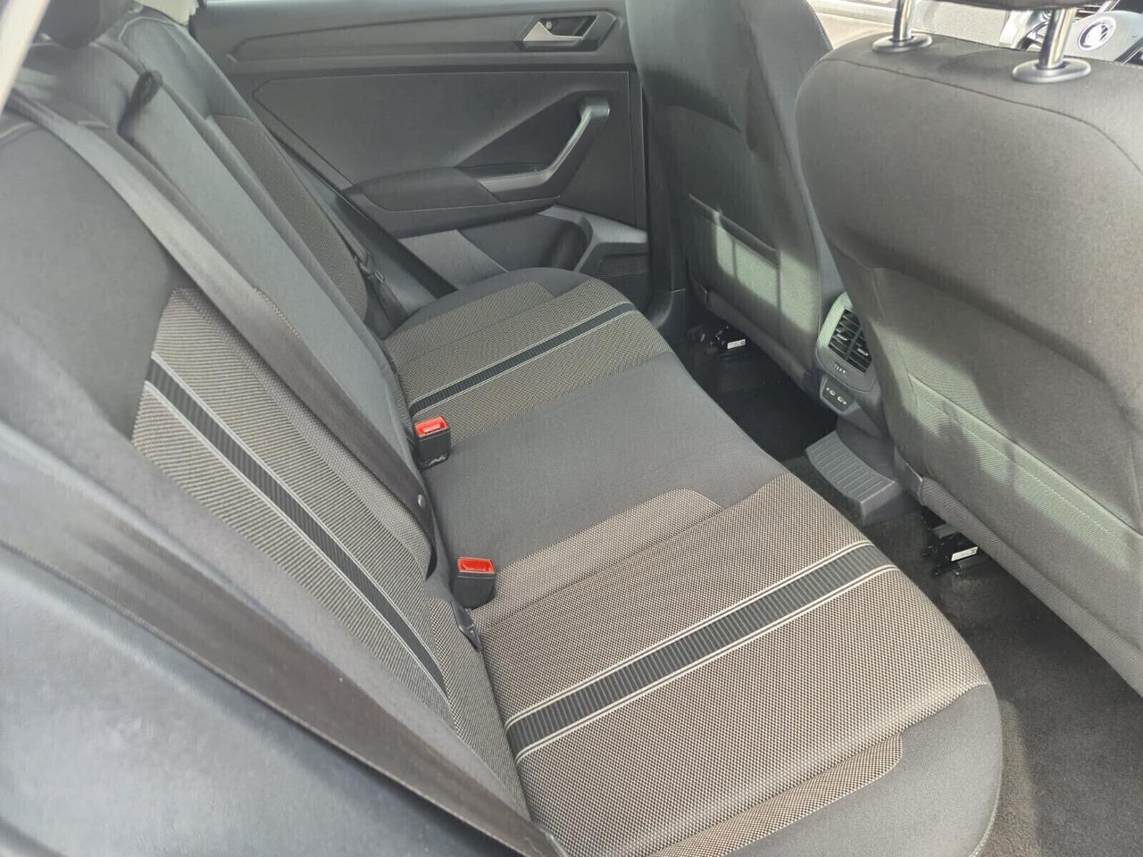 VOLKSWAGEN T-ROC 1.5 BENZINA 150 CV DSG ALLESTIMENTO R-LINE -2021