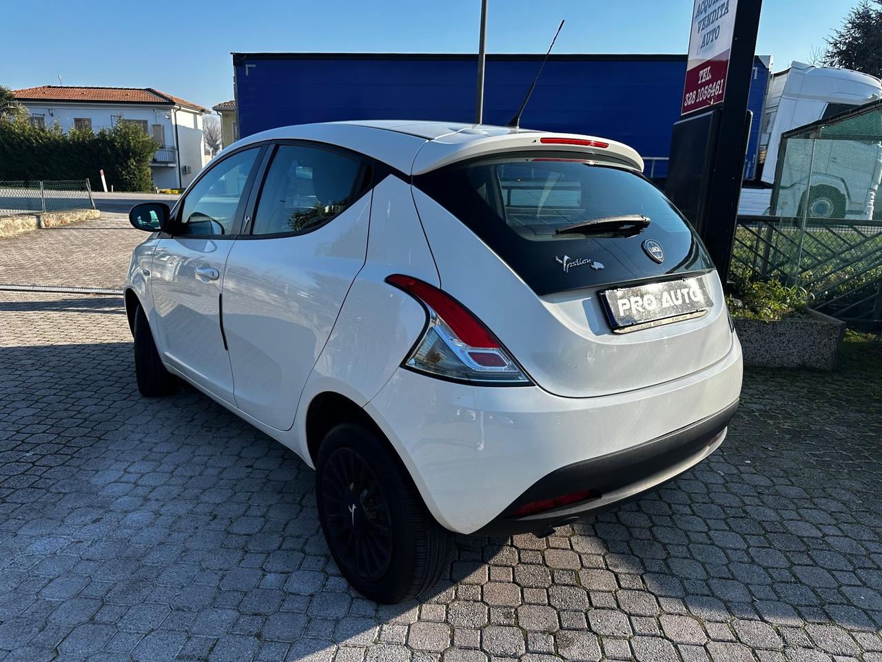 Lancia Ypsilon 0.9 TwinAir 85 CV 5 porte Metano Ecochic Elle