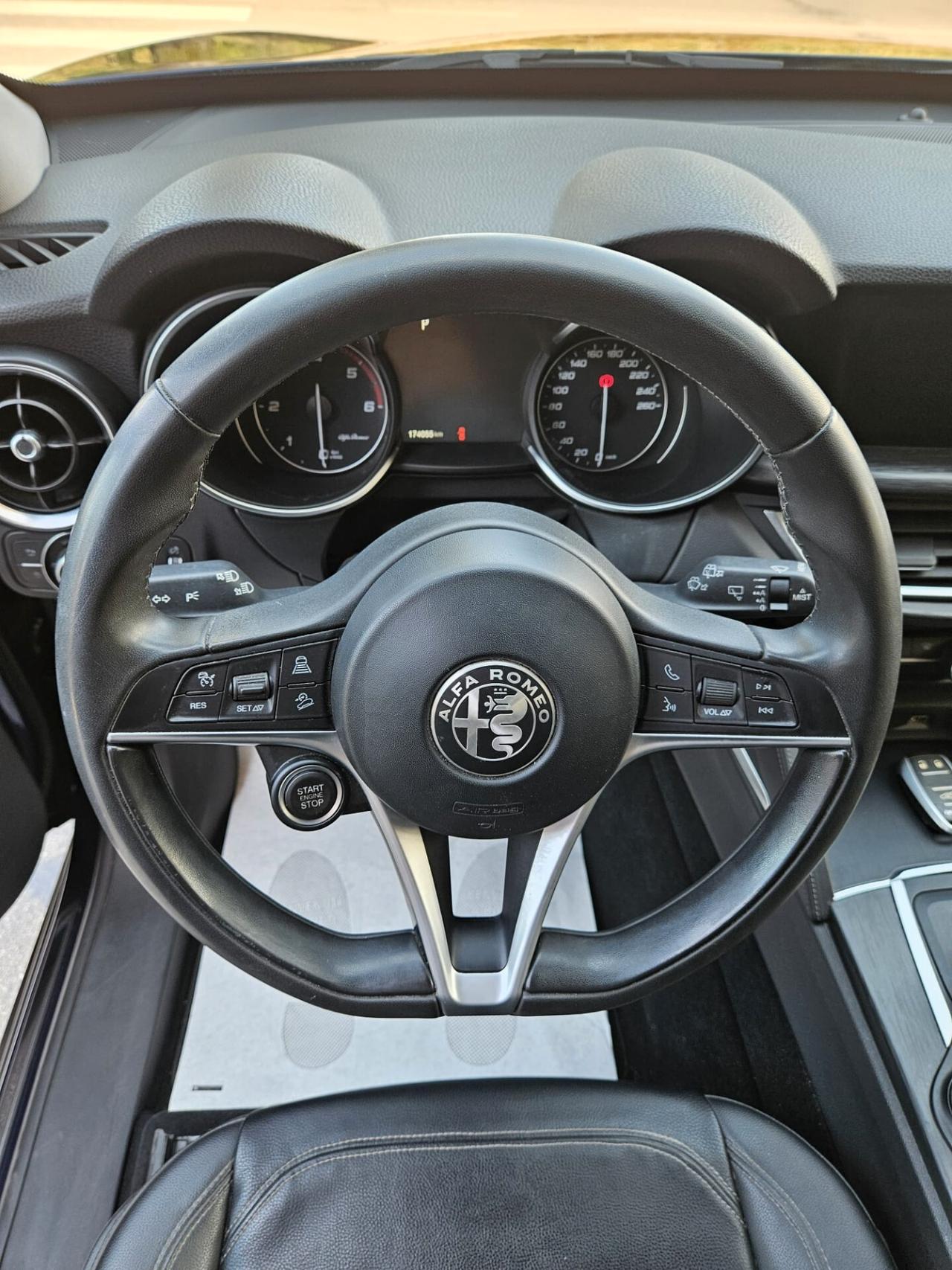 Alfa Romeo Stelvio 2.2 Q4 210cv diesel FULL