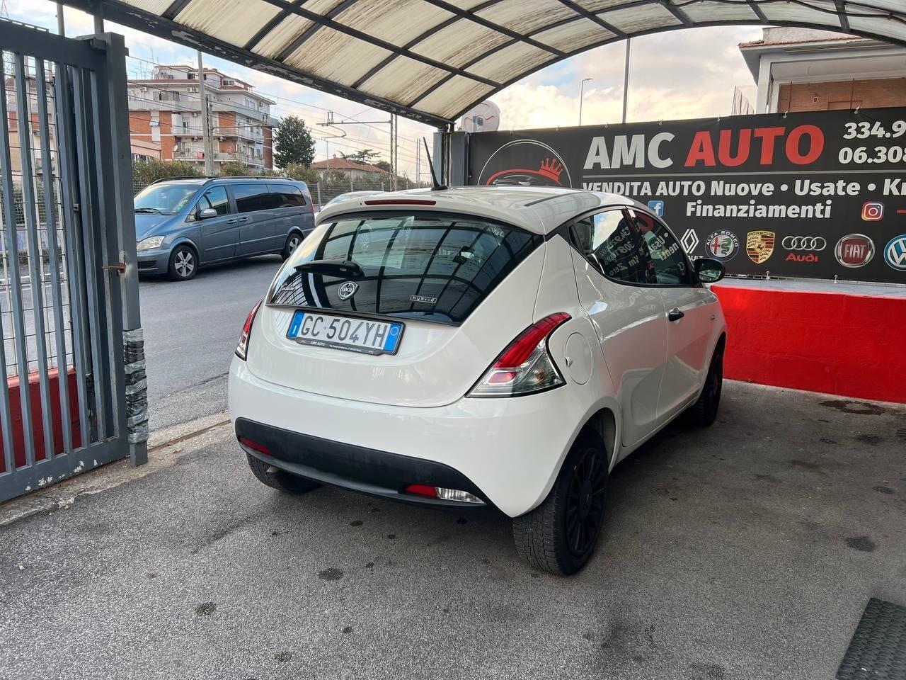 Lancia Ypsilon 1.0 FireFly 5 porte S&S Hybrid Ecochic Silver