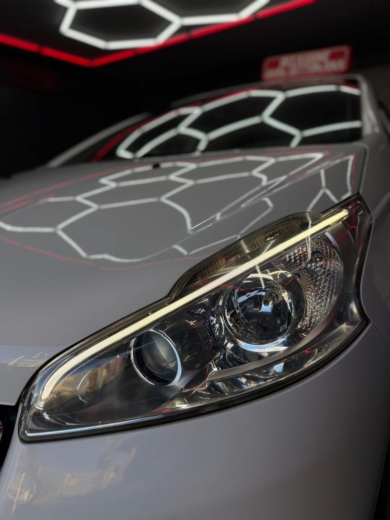 Peugeot 208 1.6 HDI 92 CV ALLURE FULL 2015
