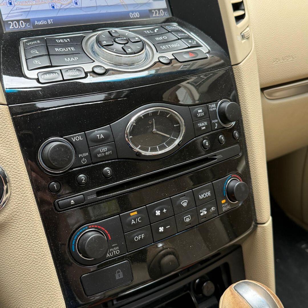 Infiniti QX70 3.0 diesel V6 AT GT Premium