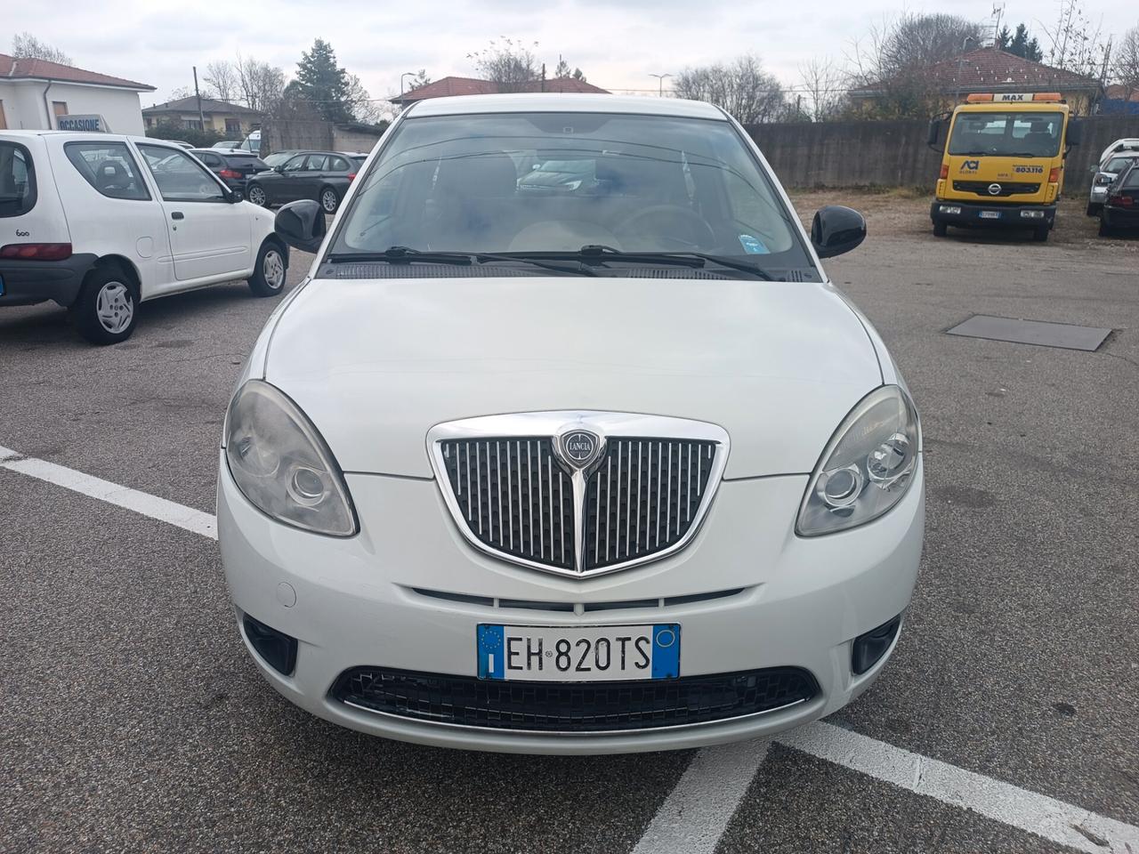 Lancia Ypsilon 1.2 69 CV Unyca