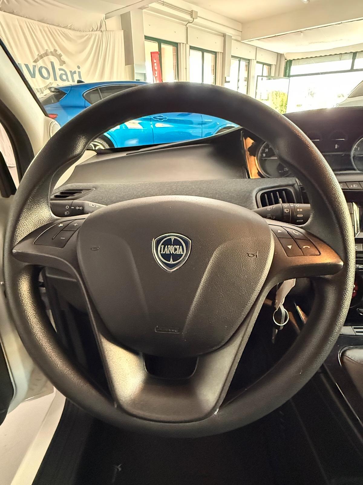 Lancia Ypsilon 1.0 FireFly 5 porte Hybrid Ecochic Silver