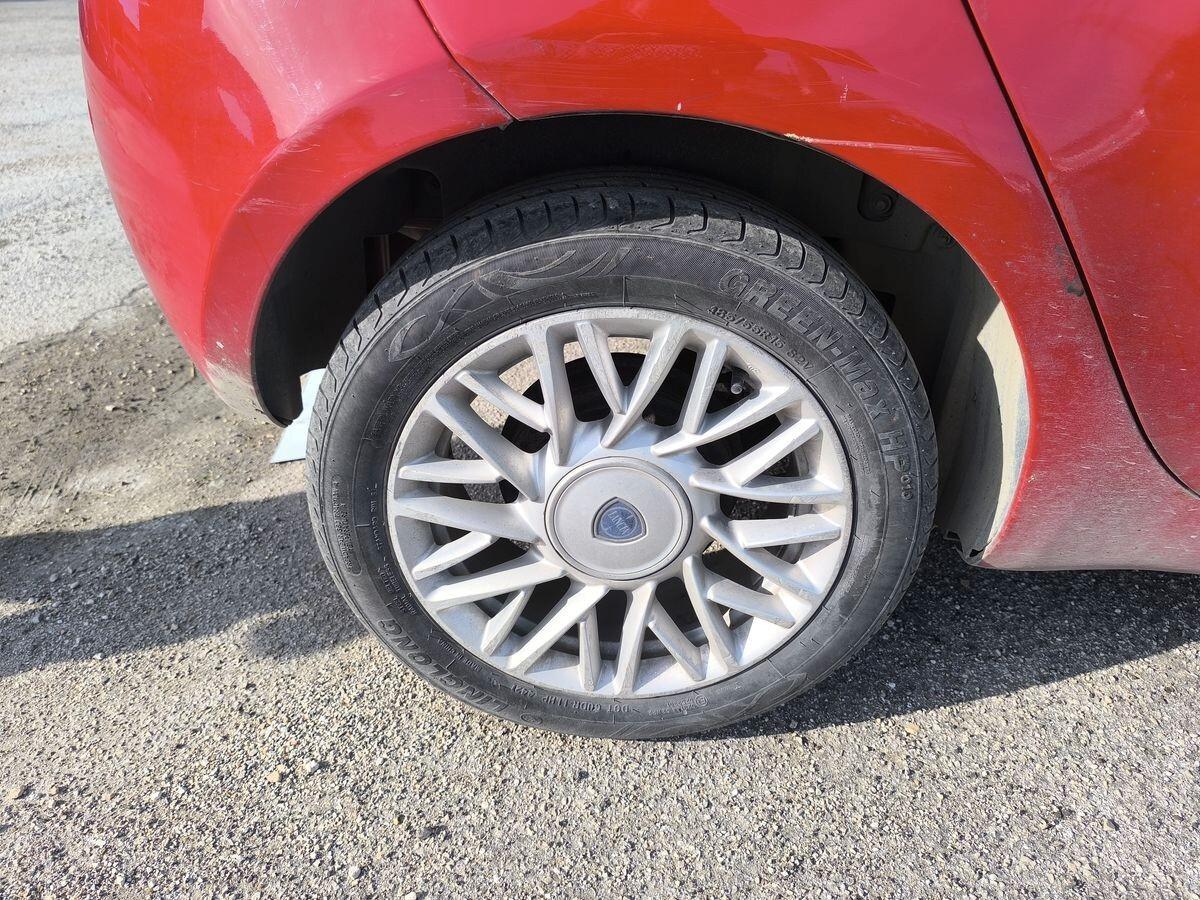 Lancia Ypsilon cambio automatico