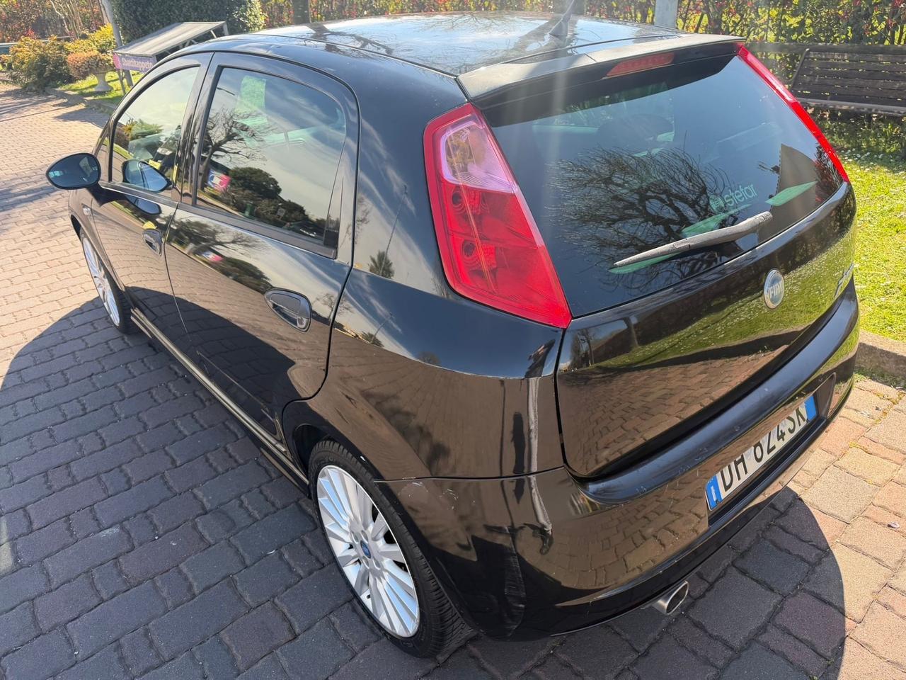 Fiat Grande Punto 1.4 Starjet 16V 5 porte Emotion NEOPATENTATI!!!
