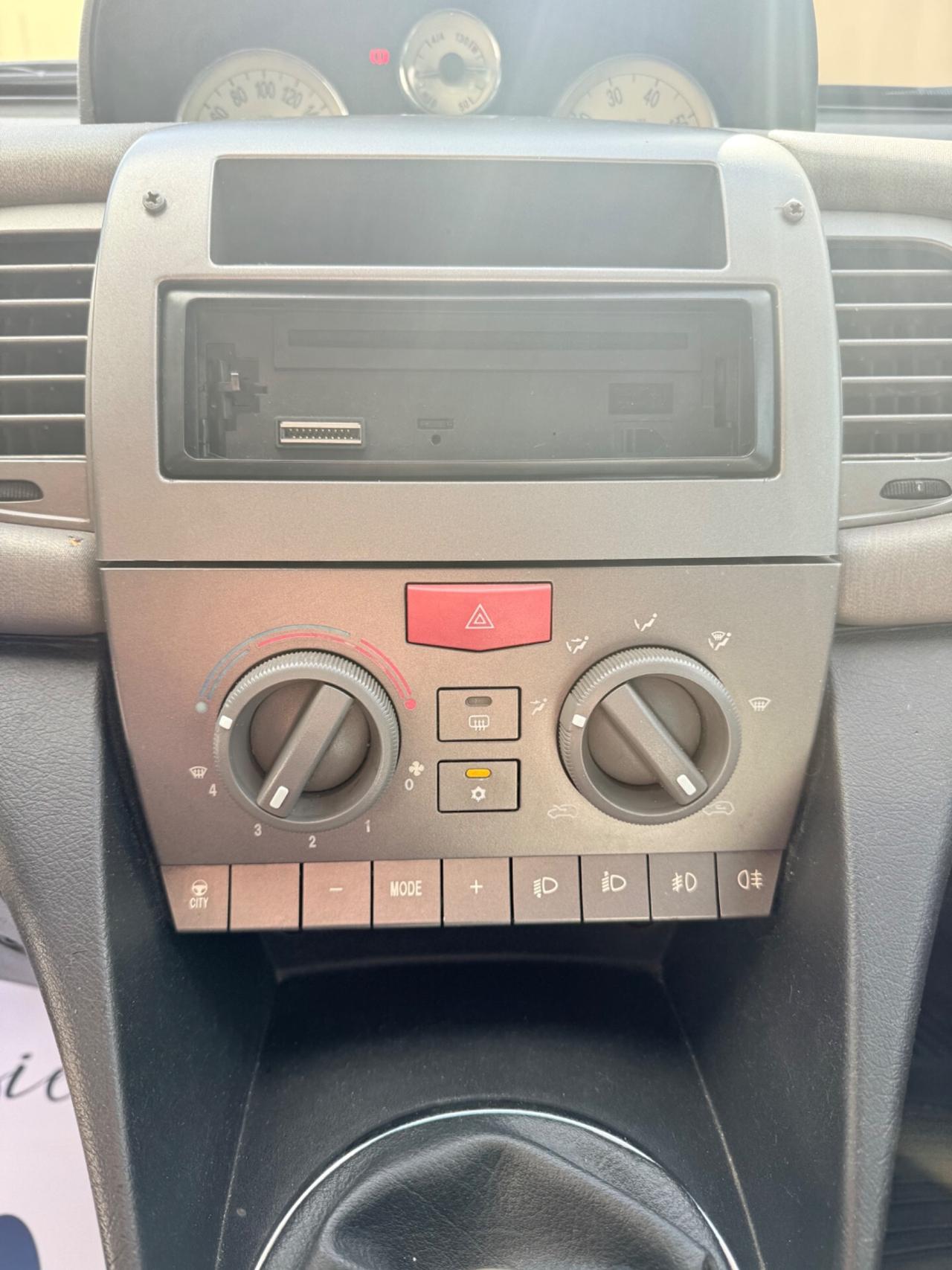 Lancia Ypsilon 1.3 Multijet 16V Argento