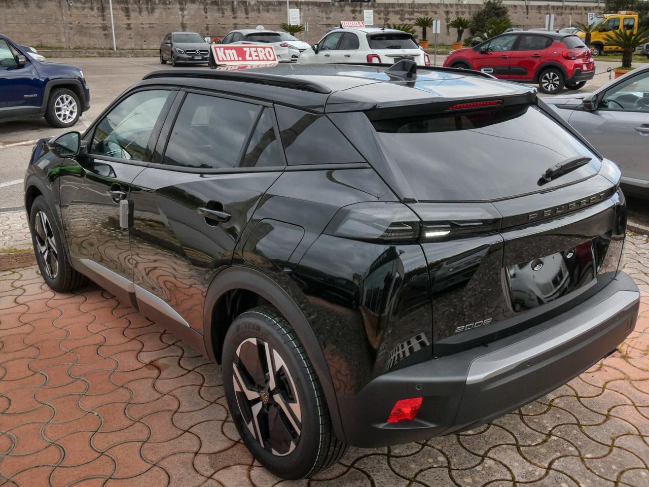 Peugeot 2008 PureTech 100 S&S Allure - KM 0