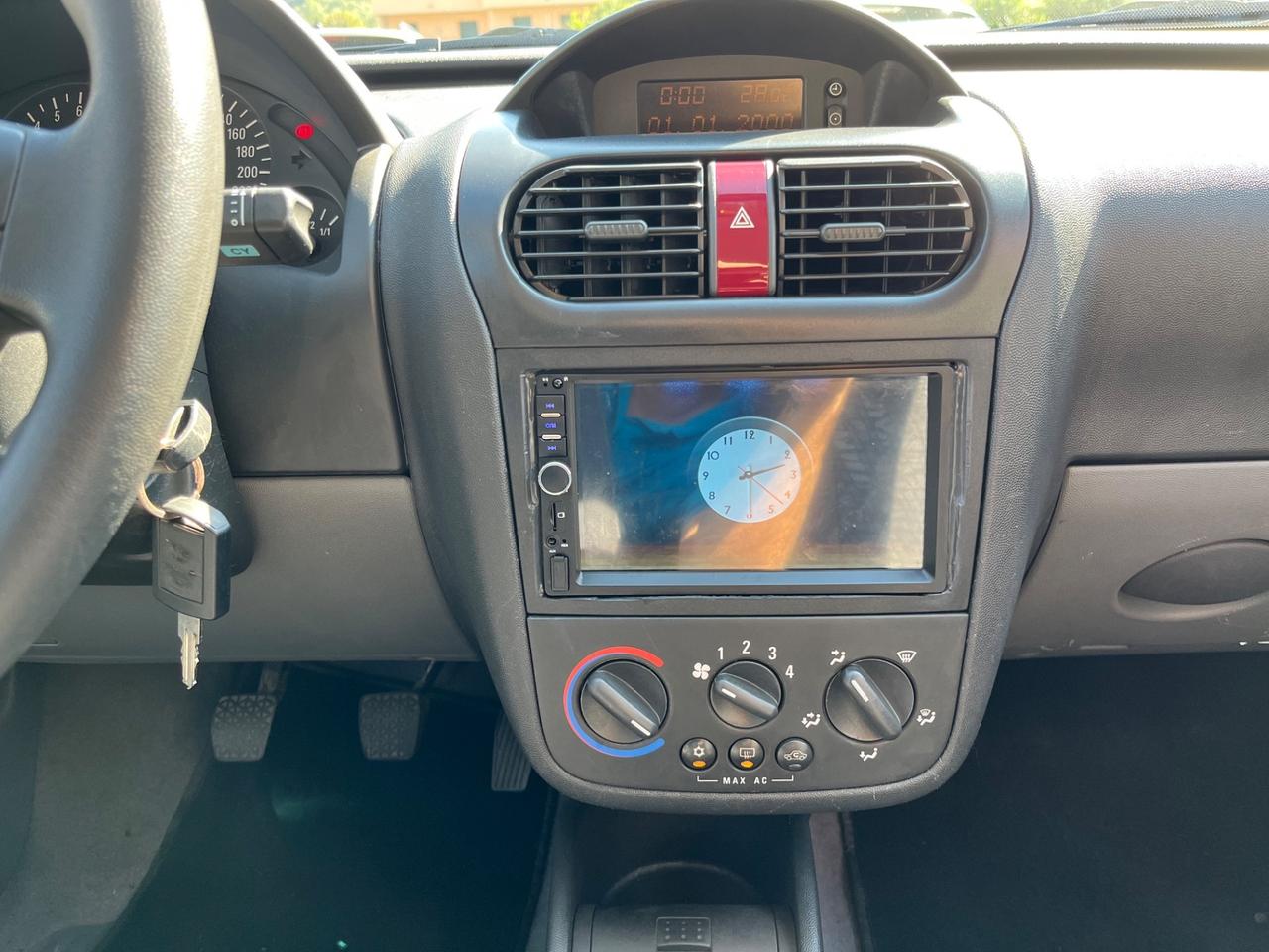 Opel Corsa 1.2i 5 porte