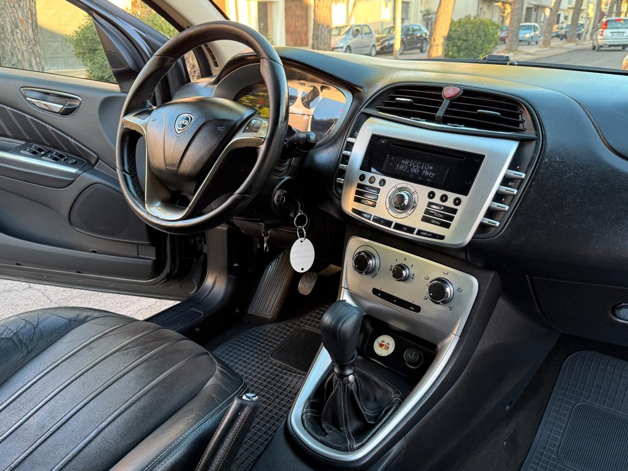 Lancia Delta 1.9 MJT Twinturbo Platino - 2010