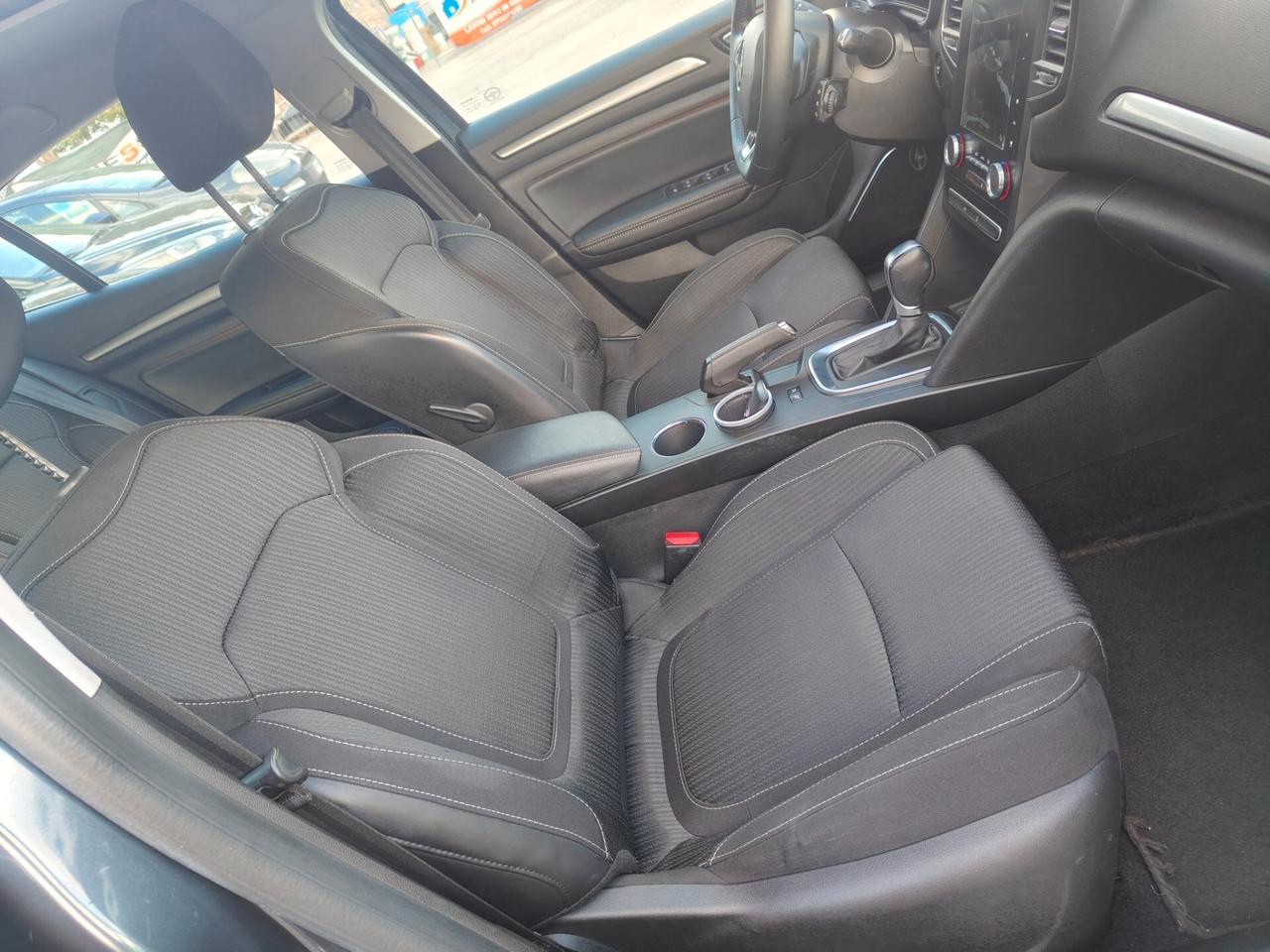 Renault Megane 1.5 Blue dCi 115cv EDC Intens